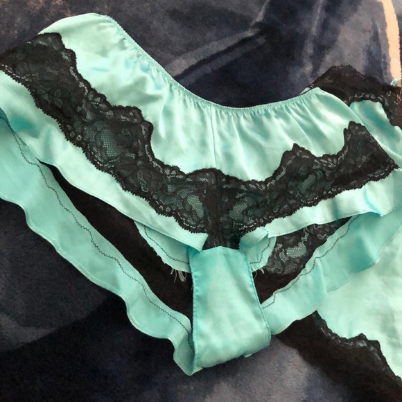 Victoria’s Secret satin 2 piece - Picture 3 of 3